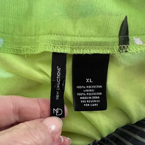Lime Flowy sleeveless blouse by New Direction in XL - Picture 7 of 7